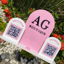 Letrero QR personalizado con NFC tag – custom acrylic QR sign with NFC for stores and cafés