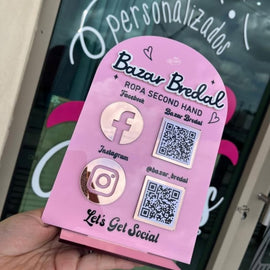 Custom acrylic QR code sign with NFC tag – letrero QR personalizado con placa acrílica para mesas