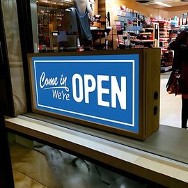 Caja de luz con impresión personalizada – Custom printed LED light box sign for promotions