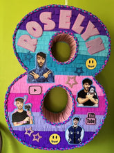 Load image into Gallery viewer, Pinata Fede Vigevani /🌟 Piñata Número 8 Personalizada con Tema YouTuber – Cumpleaños Únicos 🎉